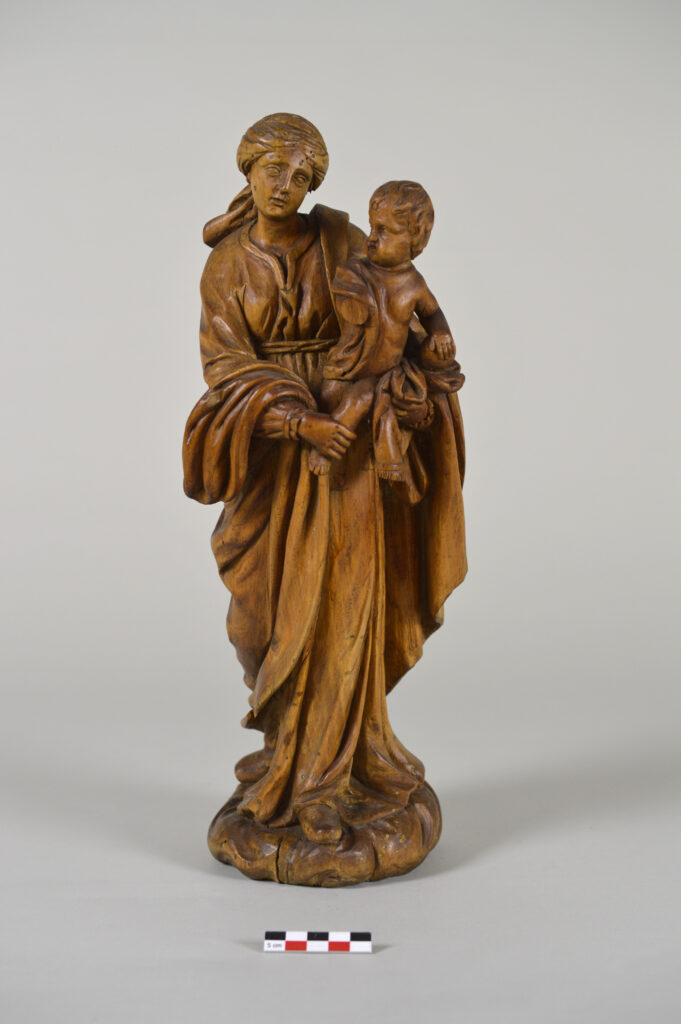 Vierge à l'enfant en bois datant du 17e siècle.  - Agrandir l'image, fenêtre modale